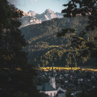 Garmisch-Partenkirchen – Ferienwohnung Für Familien Im Heimat 1883 // Himbeer