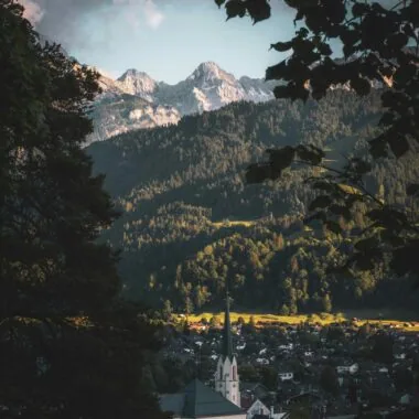 Garmisch-Partenkirchen – Ferienwohnung Für Familien Im Heimat 1883 // Himbeer