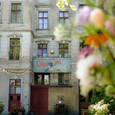 Restaurant-Tipps Von Creme Guides Für Das Berliner Familienmagazin Himbeer: Wo Ihr In Berlin Entspannte Kinderfreie Abende Bei Gutem Essen Verbringen Könnt: Luna D'Oro Im Clärchens Ballhaus