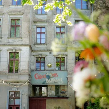 Restaurant-Tipps Von Creme Guides Für Das Berliner Familienmagazin Himbeer: Wo Ihr In Berlin Entspannte Kinderfreie Abende Bei Gutem Essen Verbringen Könnt: Luna D'Oro Im Clärchens Ballhaus