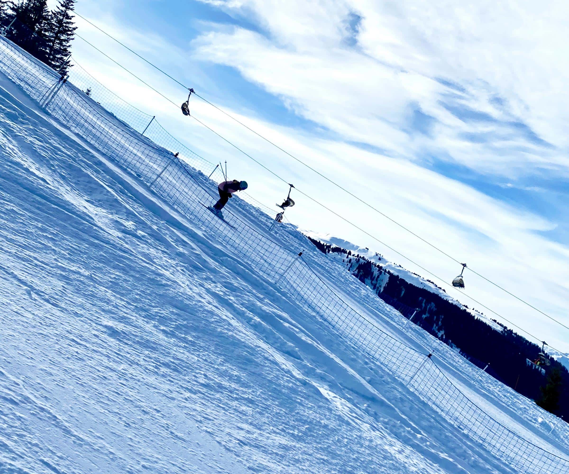 Ski-Zugreisen mit Kindern – autofrei in den Winterurlaub im Zillertal in Österreich // HIMBEER