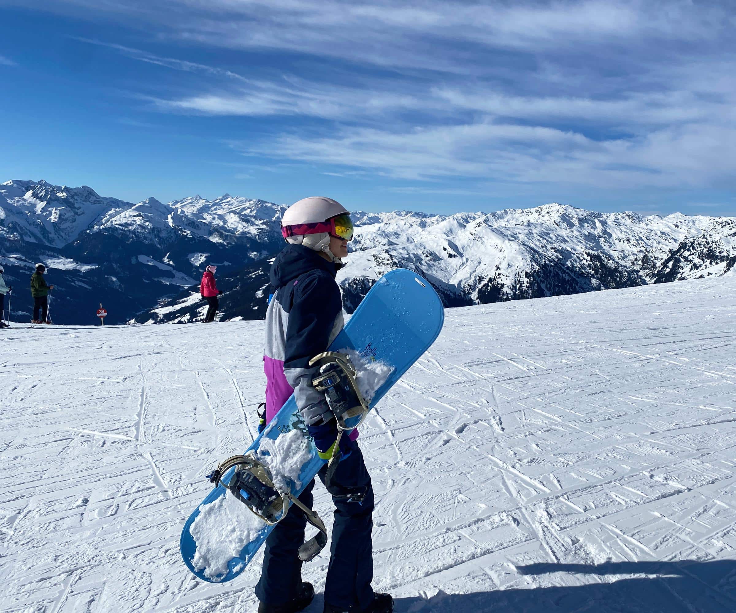 Ski-Zugreisen mit Kindern – autofrei in den Winterurlaub im Zillertal in Österreich // HIMBEER