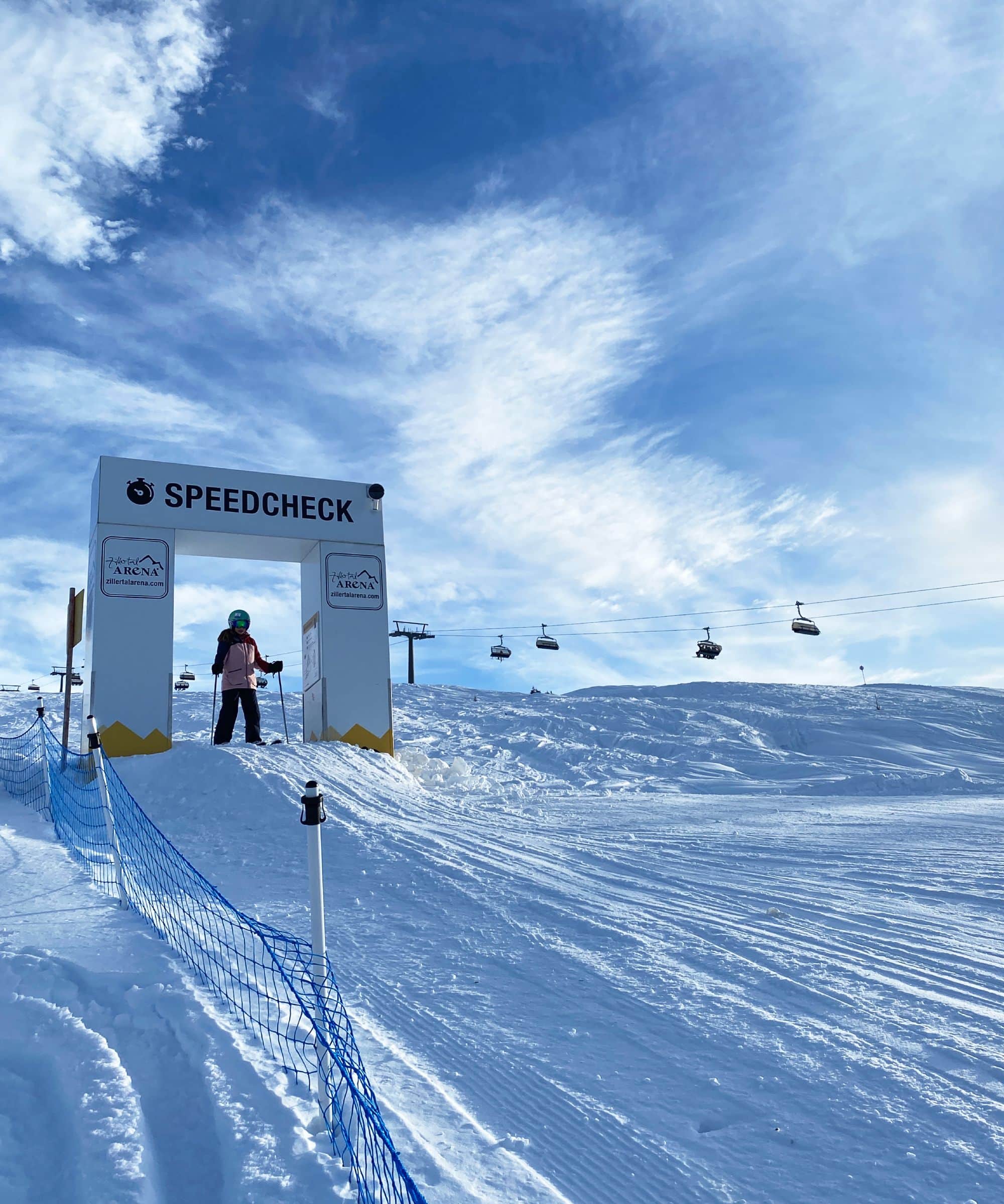 Ski-Zugreisen mit Kindern – autofrei in den Winterurlaub im Zillertal in Österreich // HIMBEER