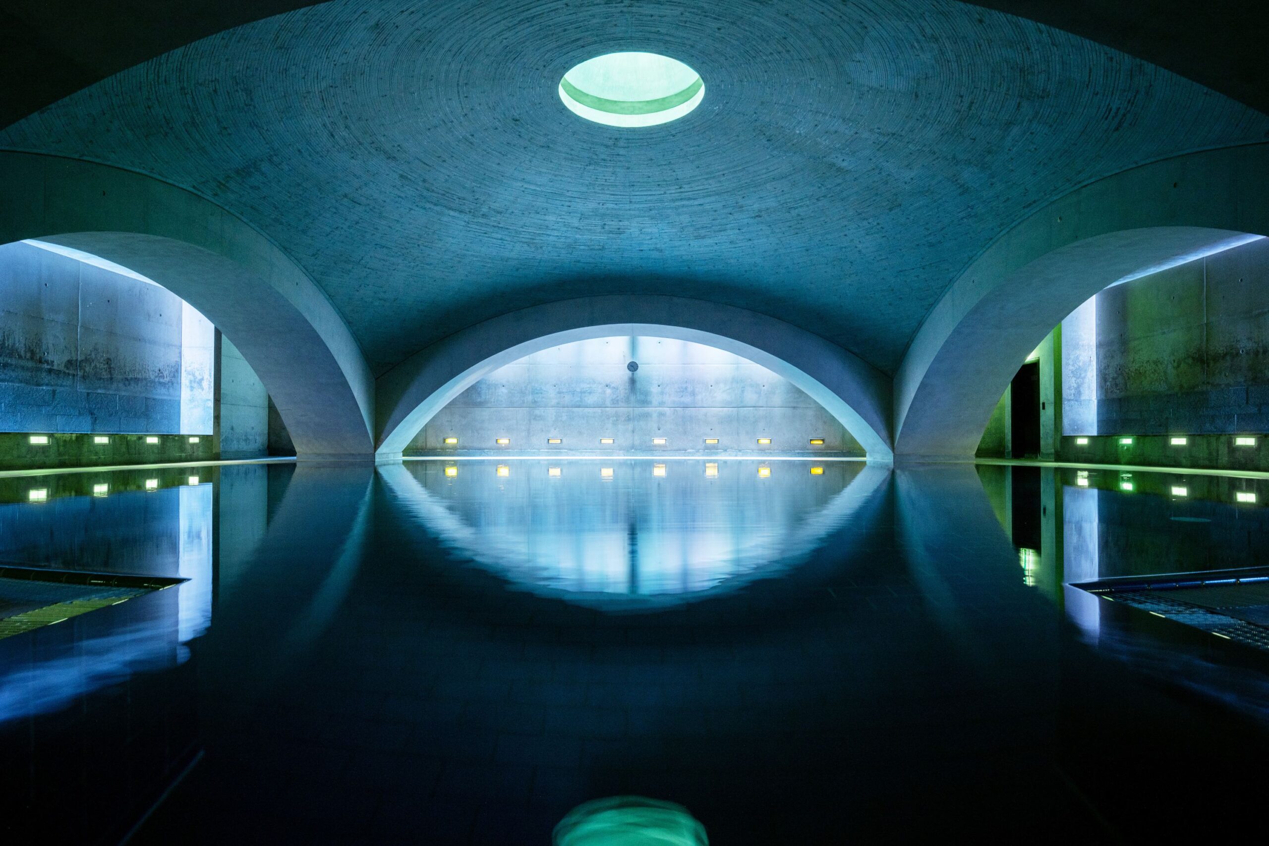 Die Besten Spas In Berlin Zum Entspannen. Wo Eltern Sich Eine Auszeit Vom Familienalltag Gönnen Können: Liquidrom In Kreuzberg // Himbeer