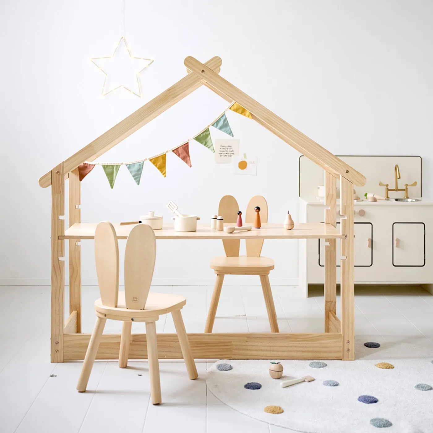 Oster-Gewinnspiel: Haus-Schreibtisch „Maison“ Mit Zwei Häschenstühlen Von Petite Amélie // Himbeer