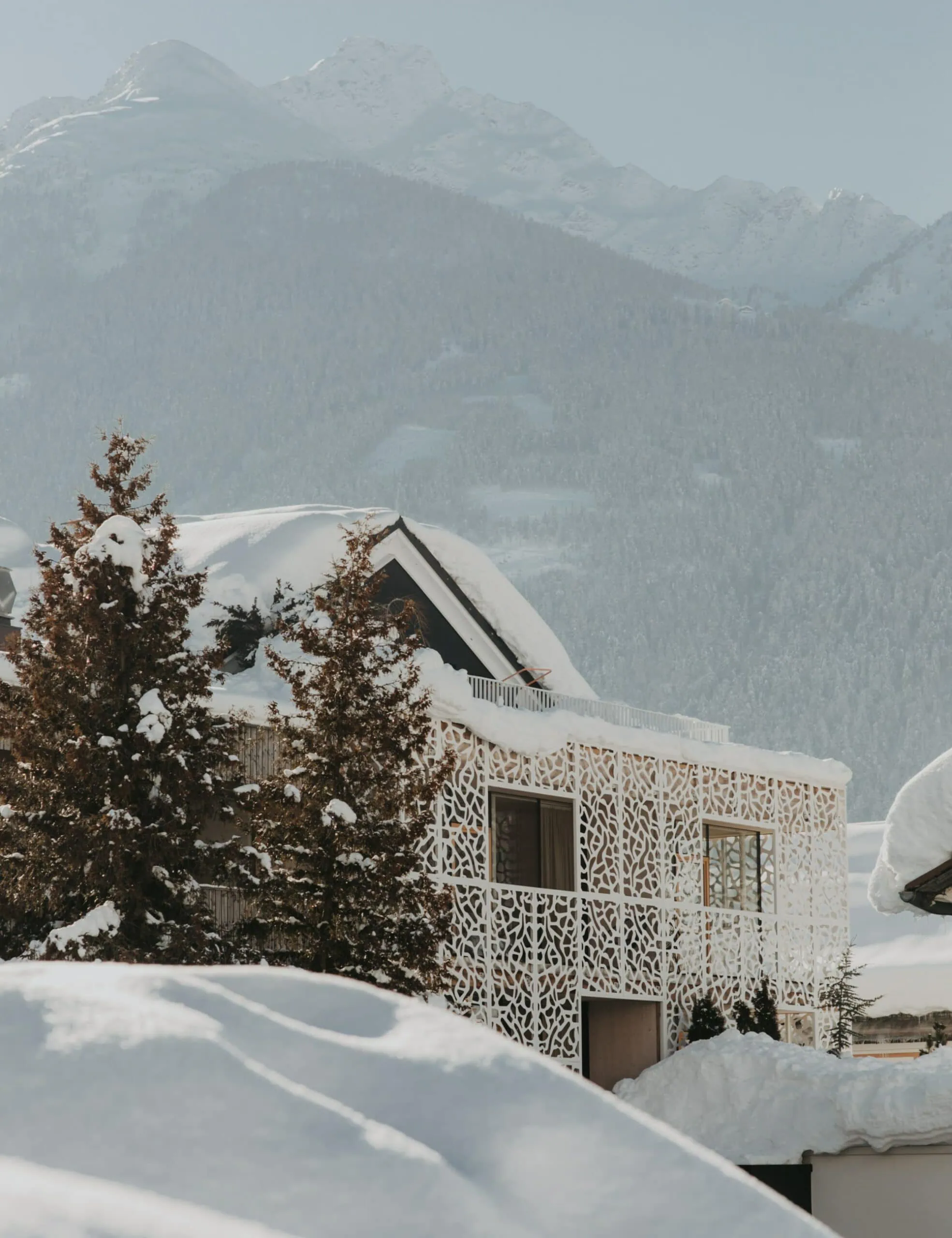 Good Travel-Tipp Für Familien: Das Hotel Hinteregger In Osttirol Ist Ein Familienparadies Zum Abschalten Vom Alltagsstress: Ansicht Des Hotels Vor Winterpanorama
