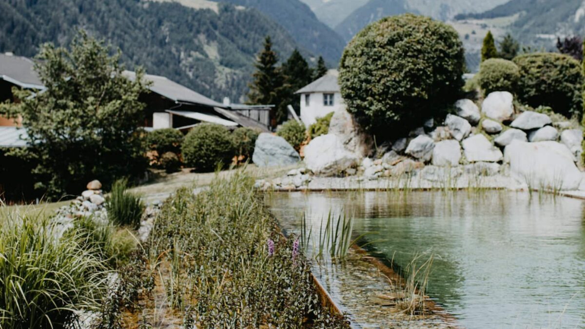 Good Travel-Tipp Für Familien: Das Hotel Hinteregger In Osttirol Ist Ein Familienparadies Zum Abschalten Vom Alltagsstress: Ansicht Des Hotels Vor Bergkulisse