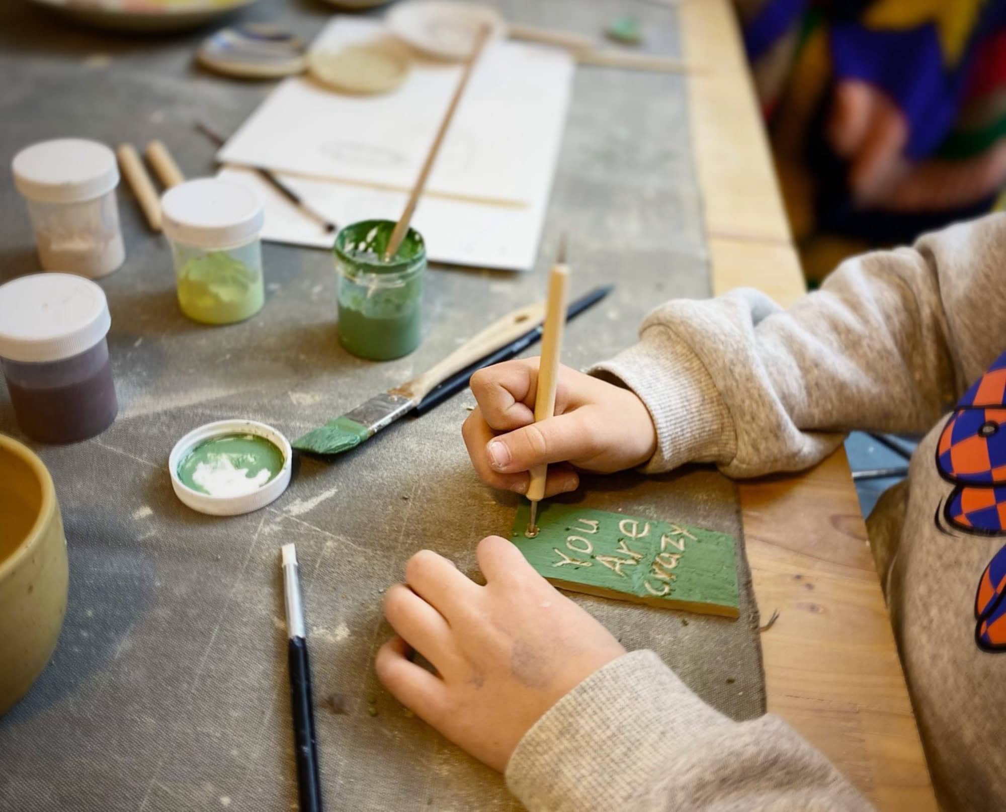 Kreative Sommerferienurse Für Kinder Und Jugendliche In Berlin: Töpfern Bei Good Clay Sunshine // Himbeer 