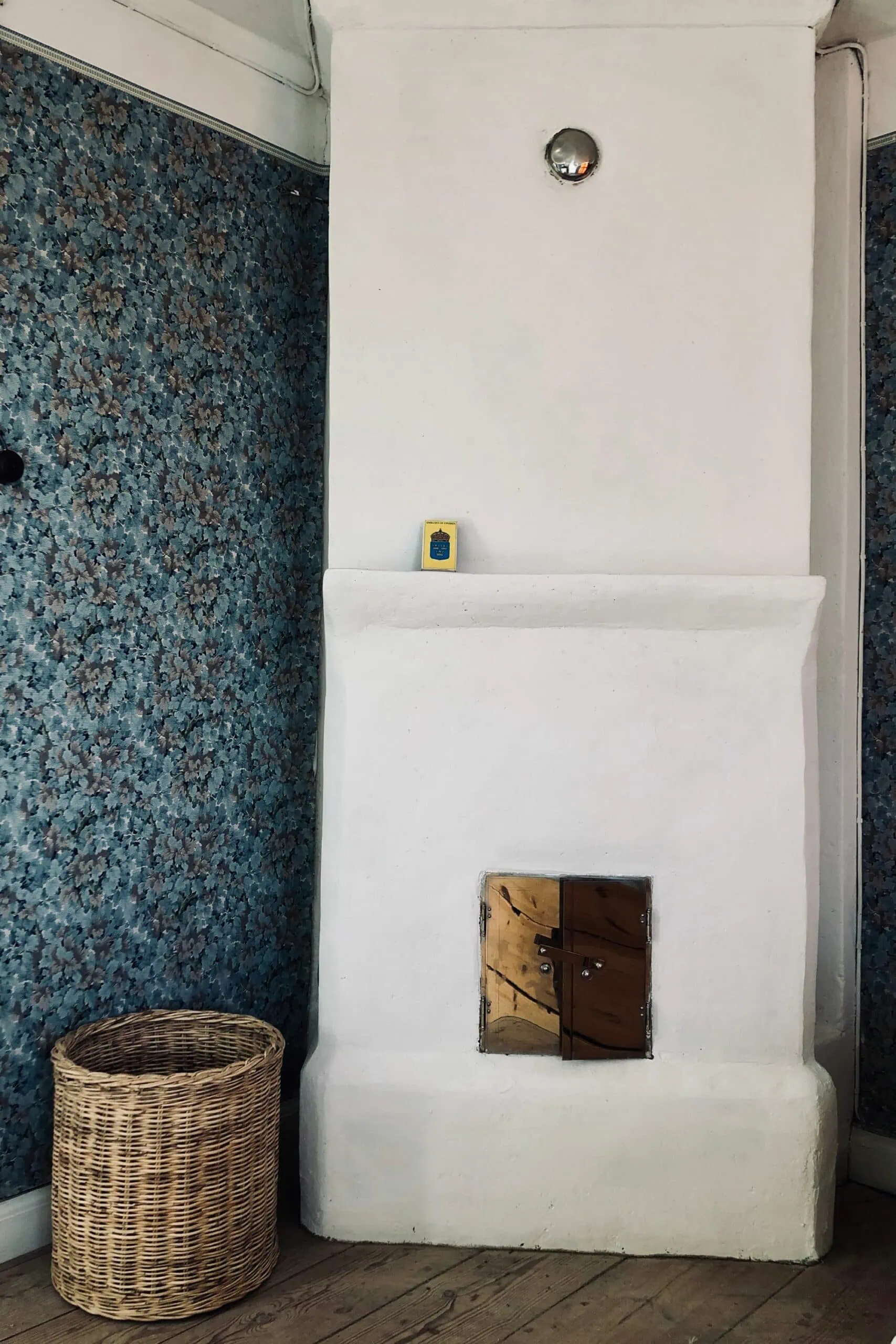 Good Travel-Tipp Für Familien Mit Kindern: Urlaub Im Traditionellen Schwedenhaus In Smaland – Ansicht Ferienhaus Von Innen: Kamin