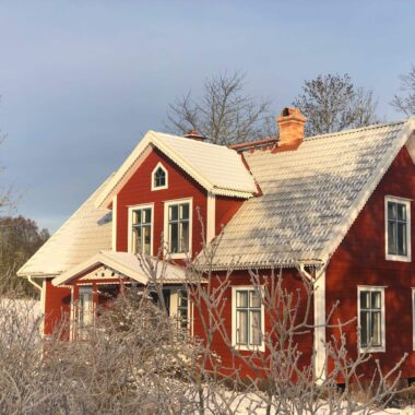 Good Travel-Tipp Für Familien Mit Kindern: Urlaub Im Traditionellen Schwedenhaus In Smaland – Ansicht Ferienhaus Im Winter