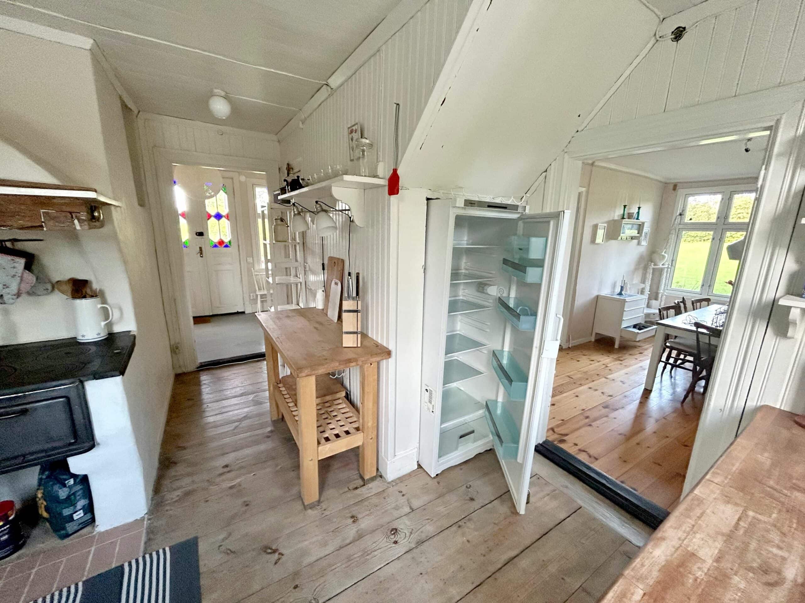 Good Travel-Tipp Für Familien Mit Kindern: Urlaub Im Traditionellen Schwedenhaus In Smaland – Ansicht Ferienhaus Von Innen: Erdgeschoss Mit Küche Und Wohnzimmer