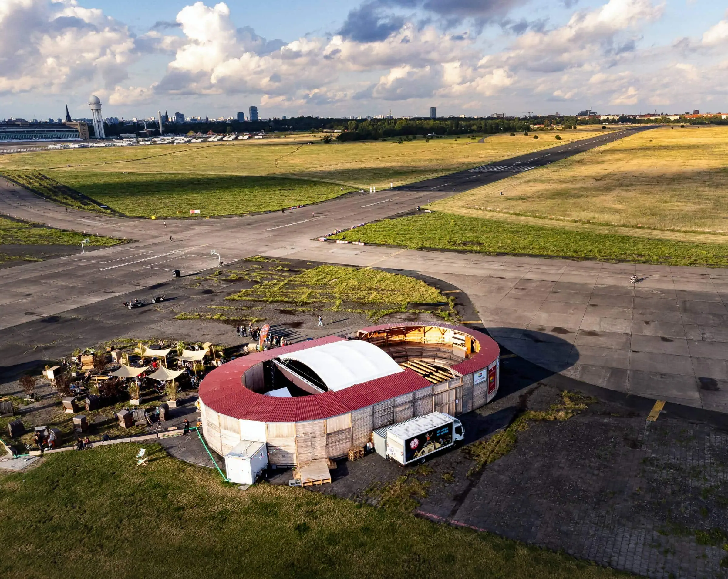 Neue Saison Im Luftschloss Tempelhofer Feld // Himbeer