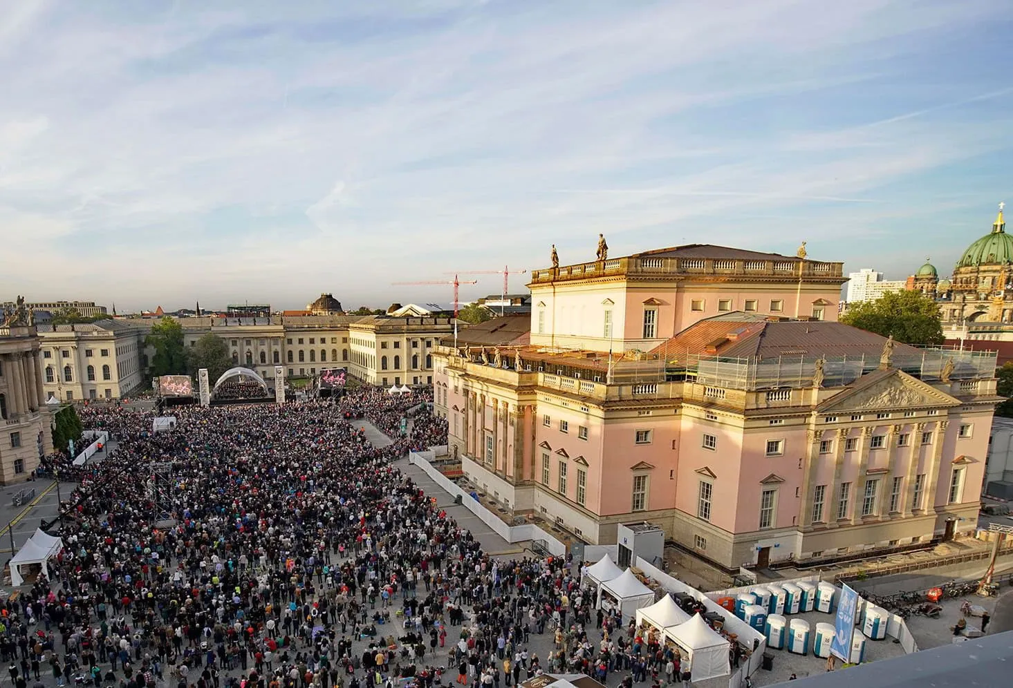 Staatsoper Für Alle Auf Dem Bebelplatz In Berlin // Himbeer
