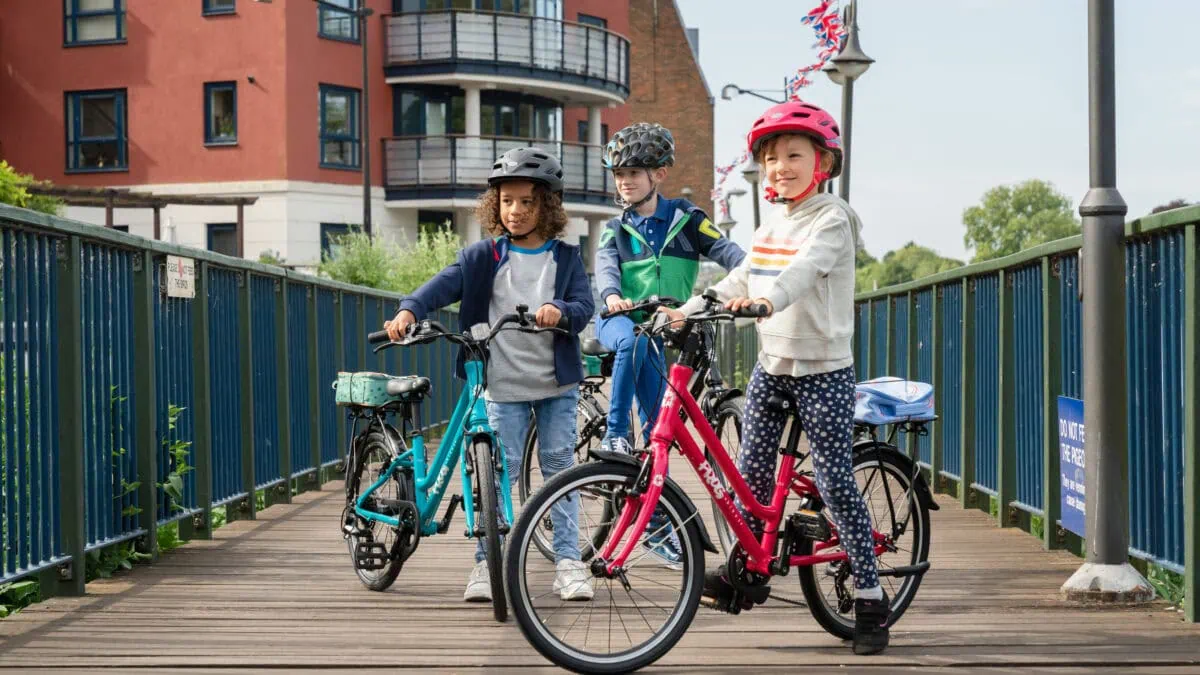Mit Dem Frog City Bike Nachhaltig Durch Den Berliner Sommer // Himbeer