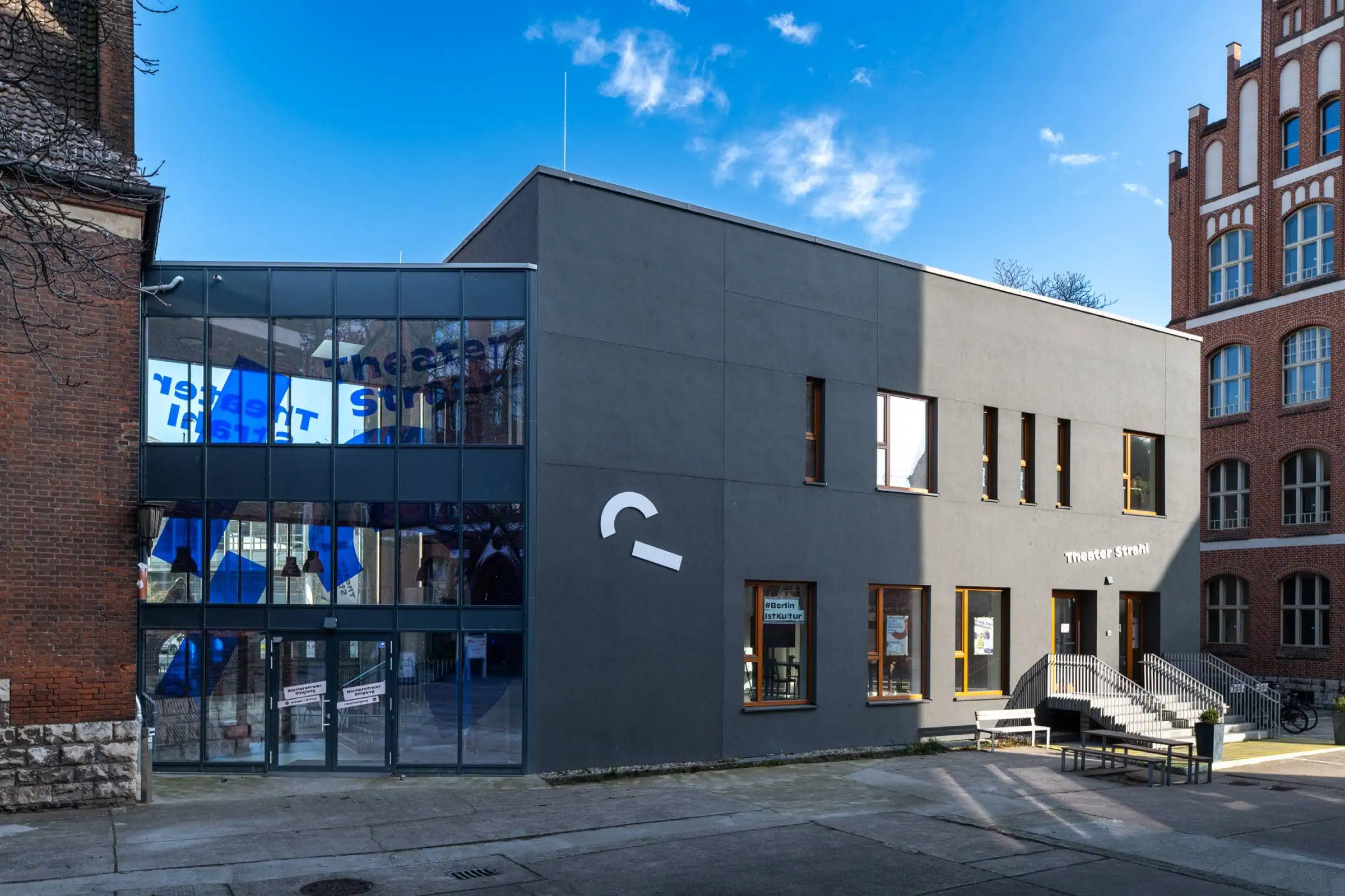 Sommerfest Im Theater Strahl // Himbeer