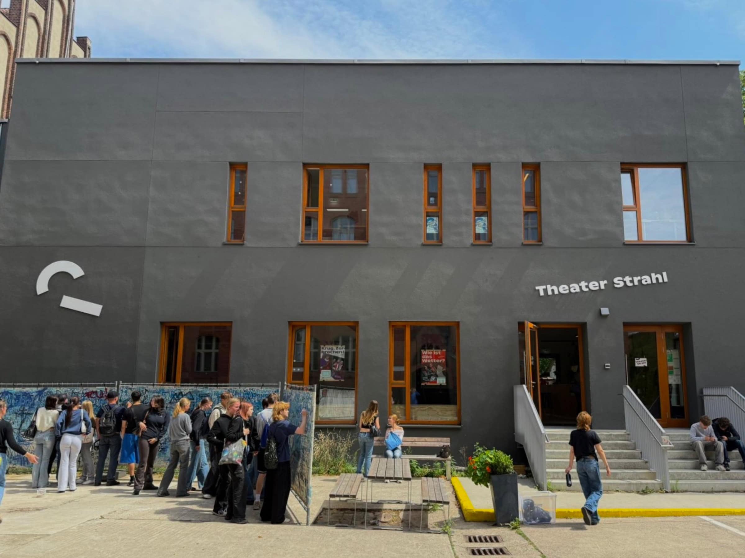 Teenie Tipps Berlin – Was Man Mit Jugendlichen In Berlin Unternehmen Kann: Theater Strahl // Himbeer