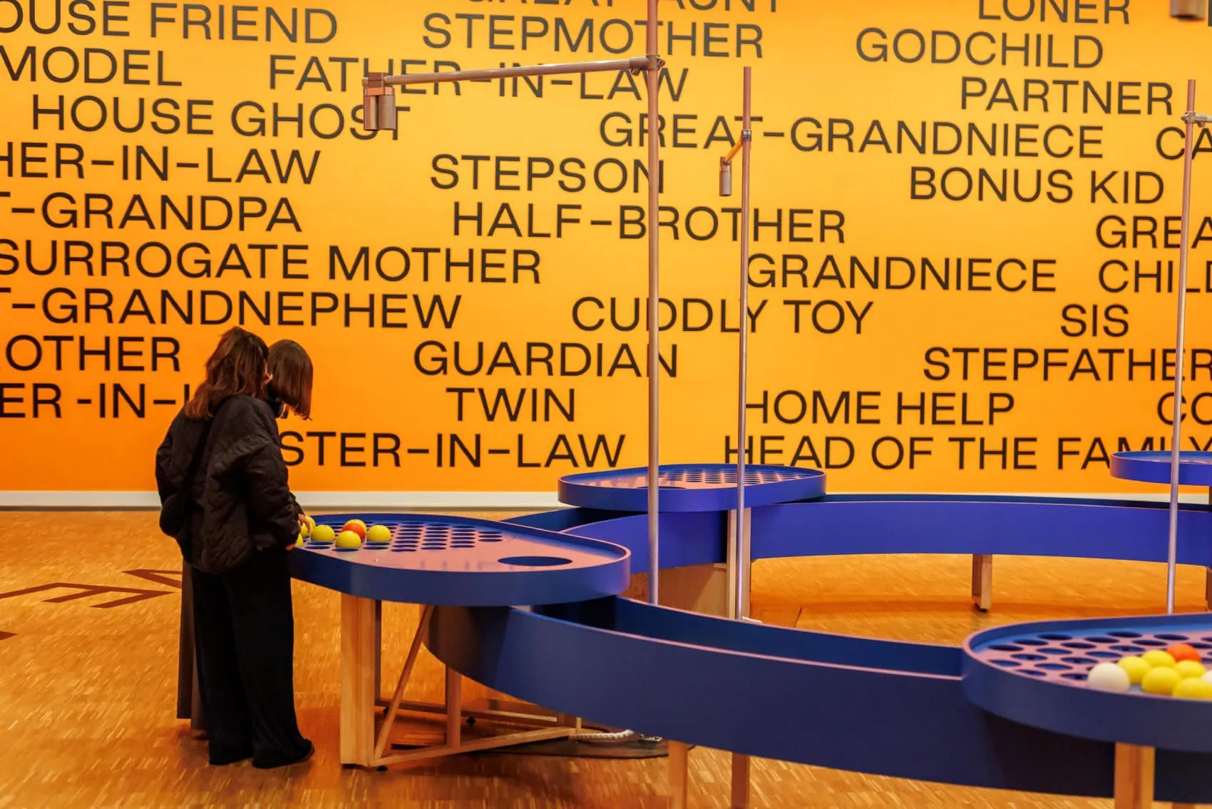 Beziehungsweise Familie - Ausstellung Im Humboldt Forum Berlin // Himbeer