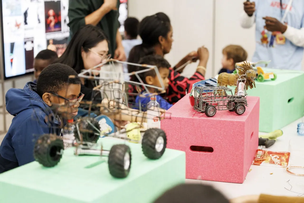 Beziehungsweise Familie - Ausstellung Im Humboldt Forum Berlin // Himbeer