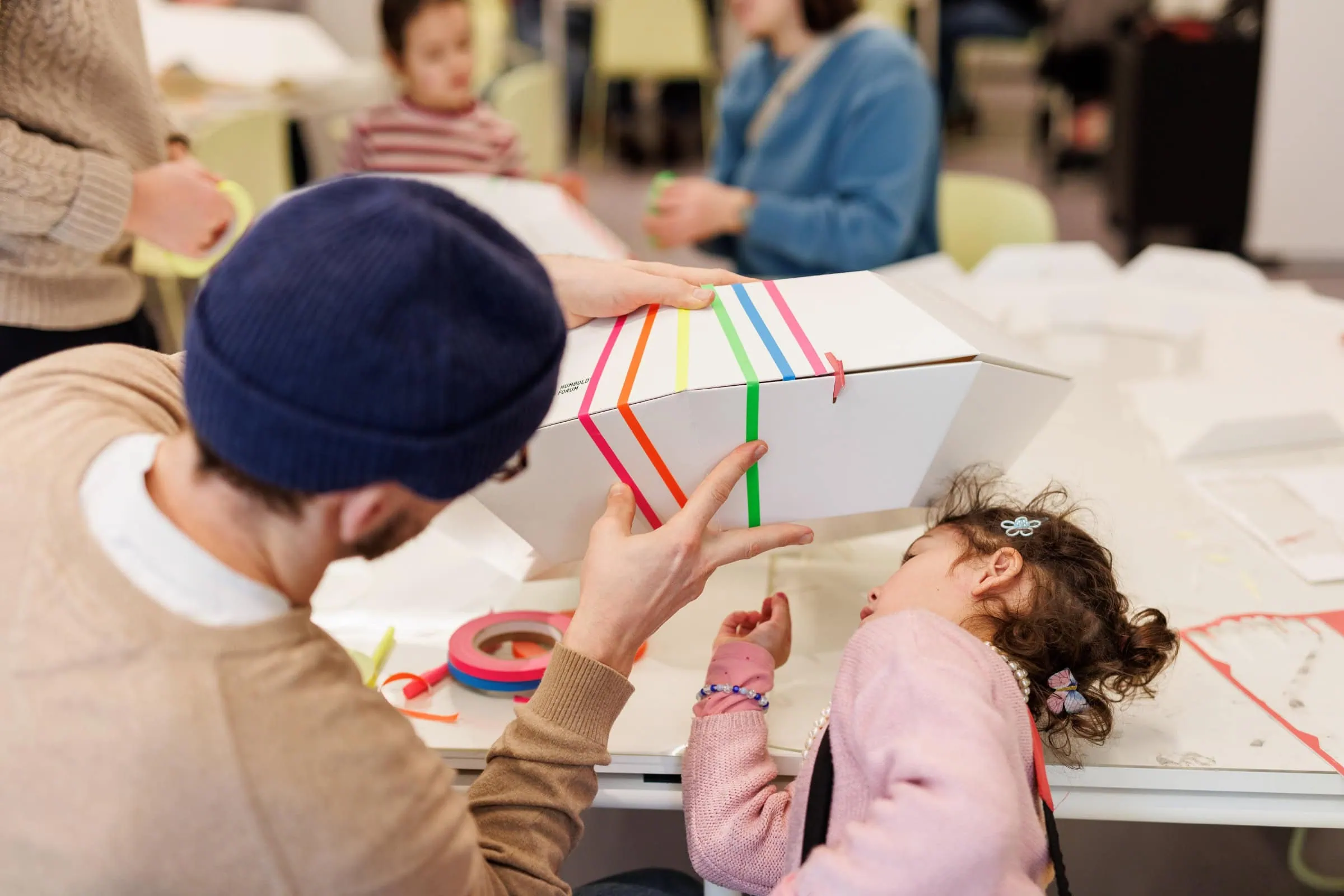 Humboldt Forum Care Oder Chaos Advertorial 2025 // Himbeer