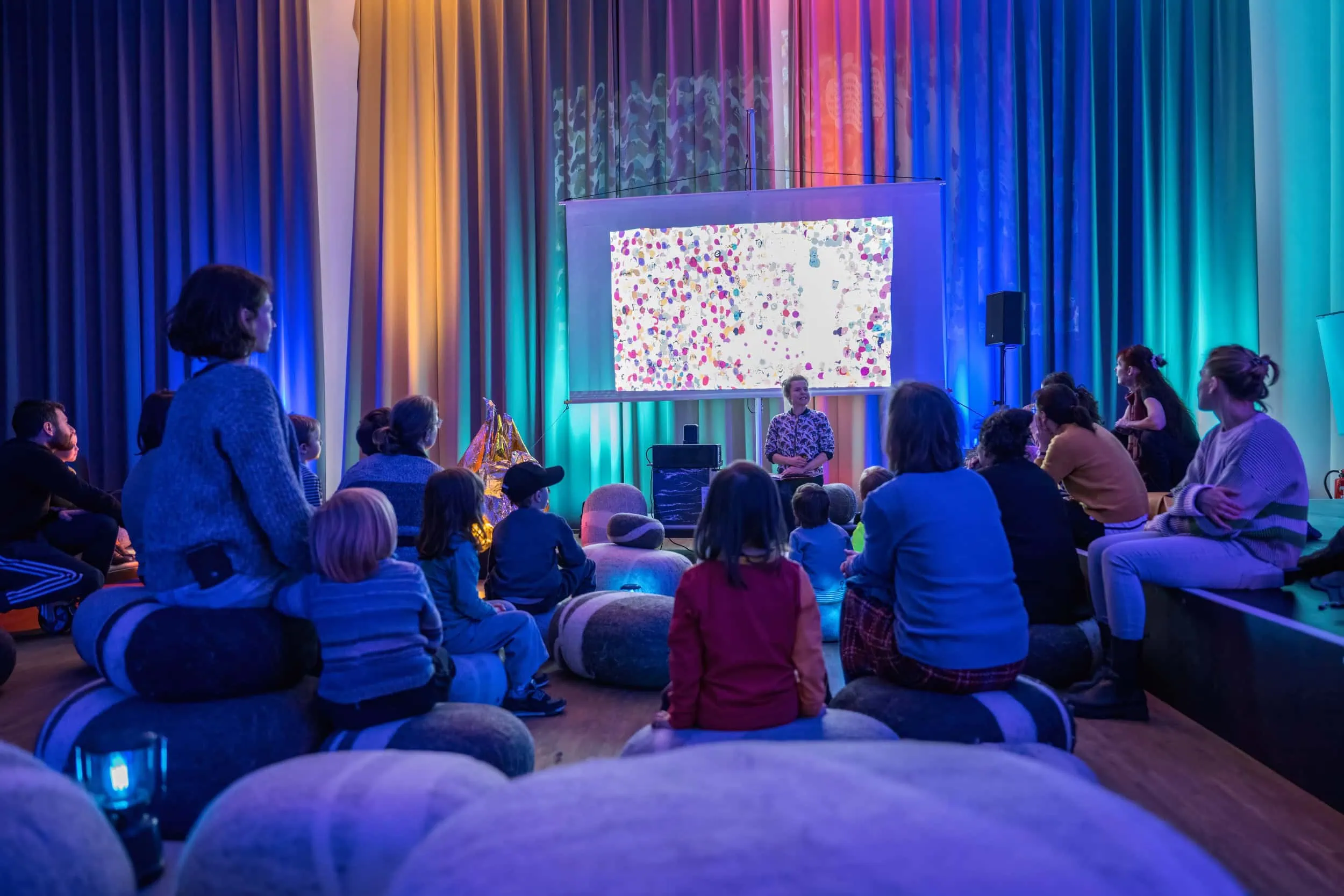 Humboldt Forum Advertorial Care Oder Chaos 2025 // Himbeer