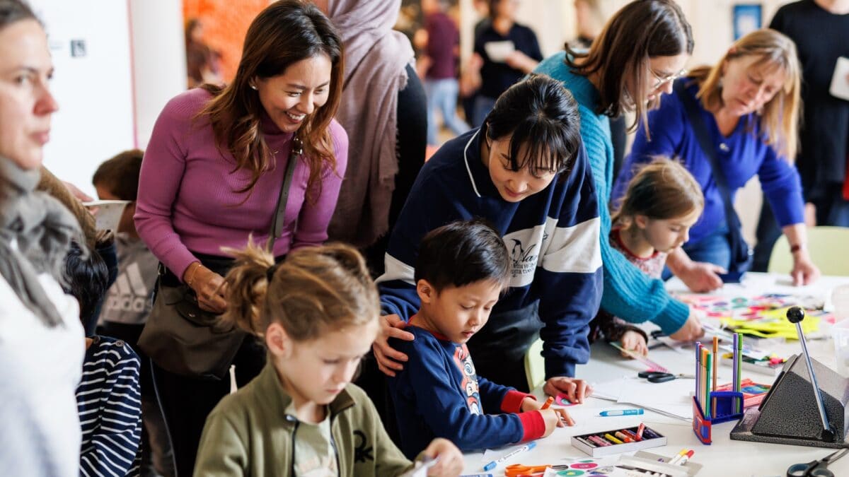 Humboldt Forum Care Oder Chaos Advertorial 2025 // Himbeer