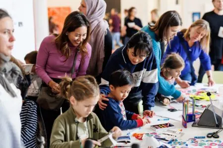 Humboldt Forum Care Oder Chaos Advertorial 2025 // Himbeer