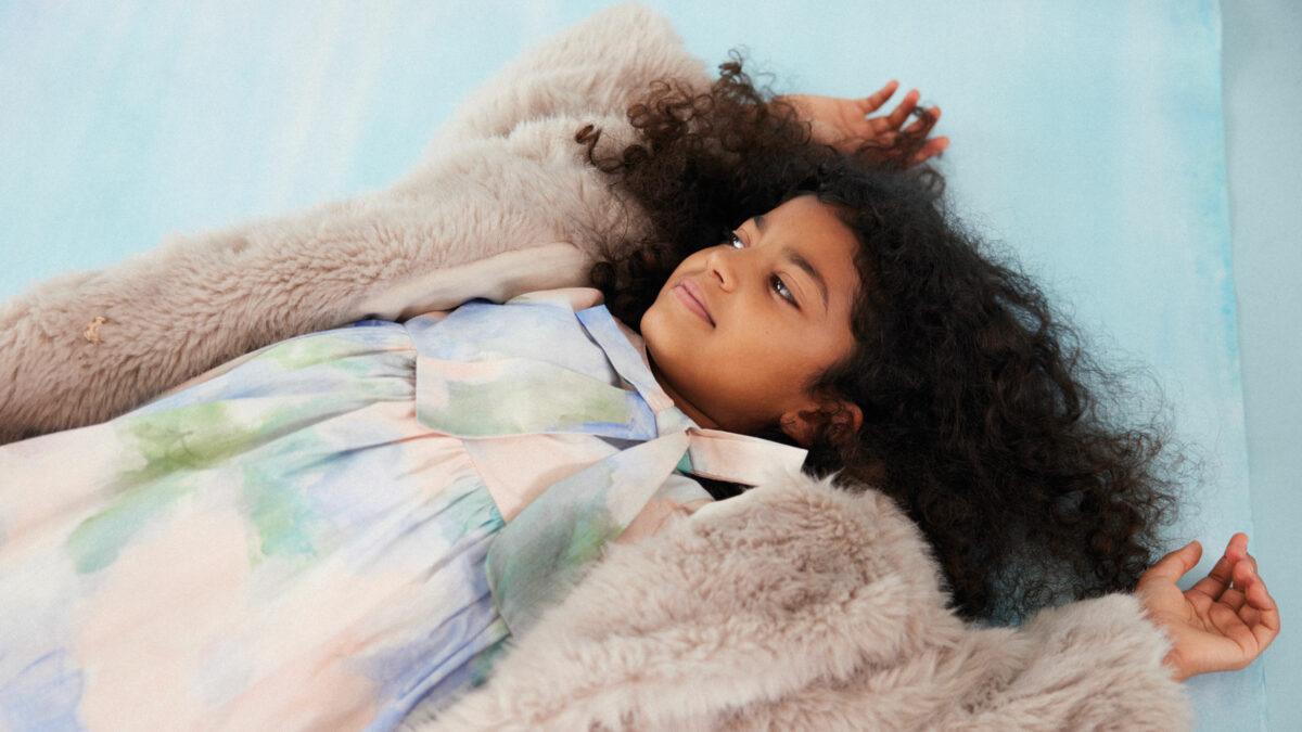 „Heiter Bis Wolkig“ – Kindermode: Herbstmode Und Herbstmoods Im Himbeer Magazin 10-11.2025