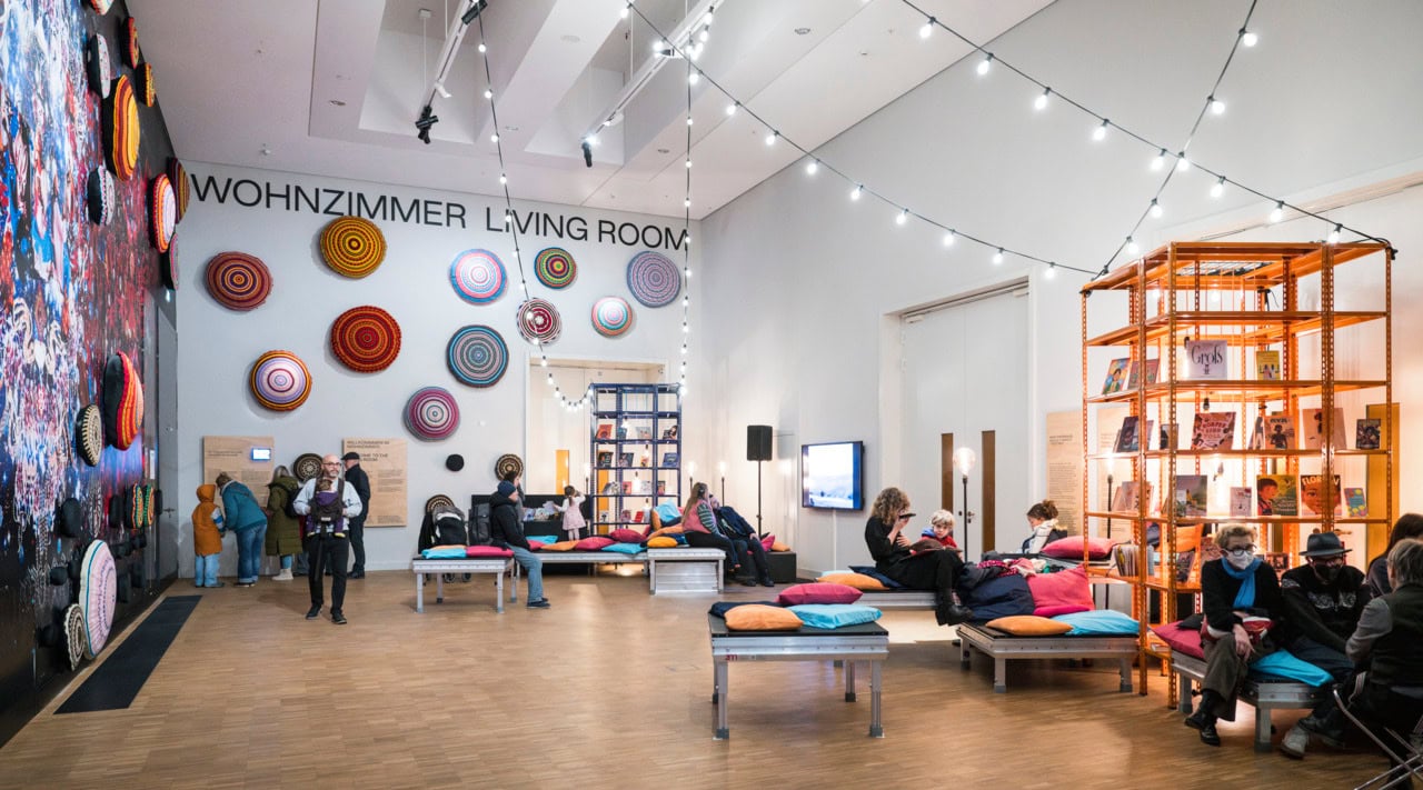 &Quot;Wohnzimmer&Quot; In Der Ausstellung &Quot;Beziehungsweise Familie&Quot; Im Humboldt Forum // Himbeer