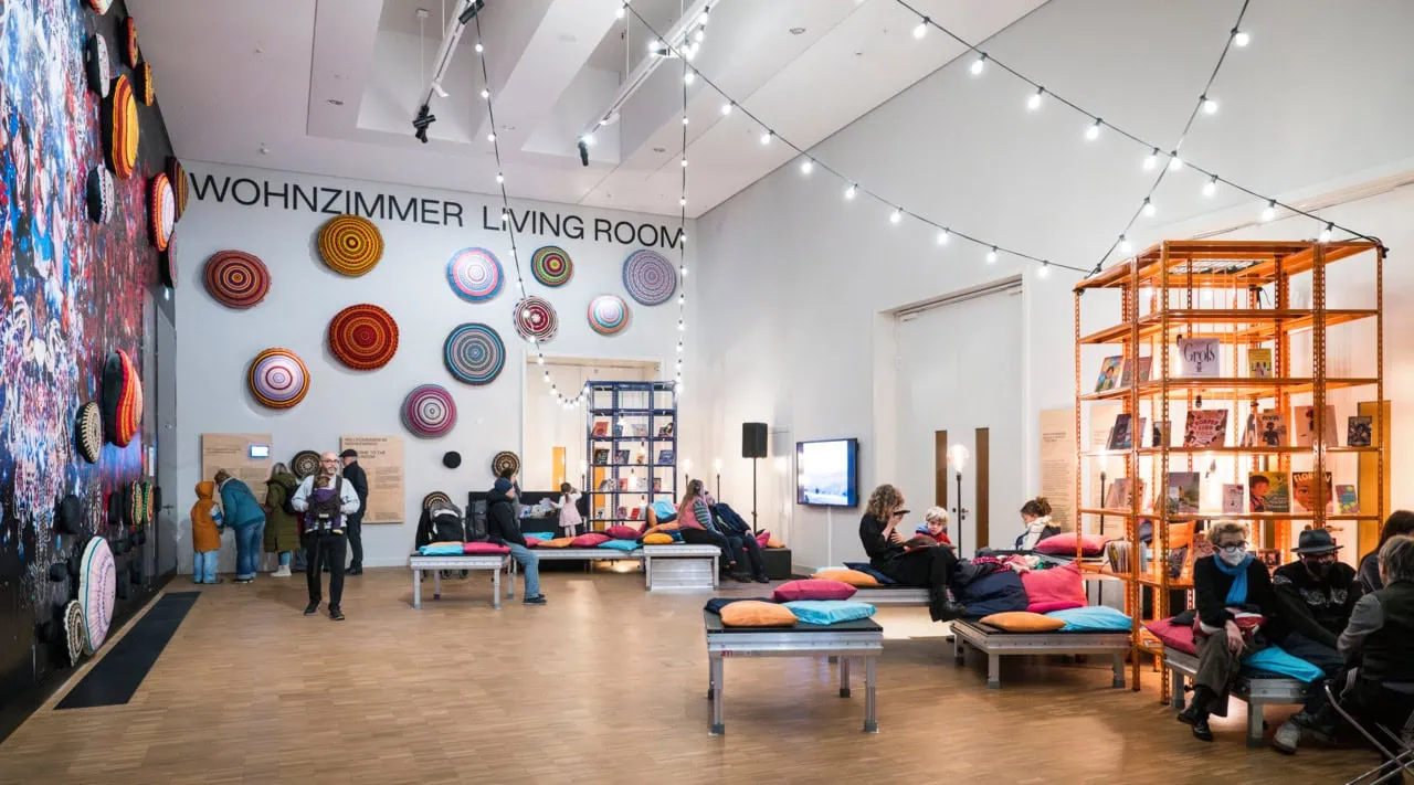 &Quot;Wohnzimmer&Quot; In Der Ausstellung &Quot;Beziehungsweise Familie&Quot; Im Humboldt Forum // Himbeer