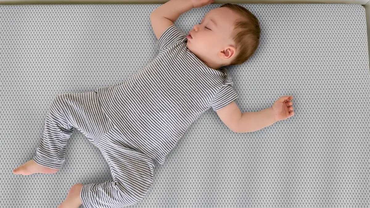 Von Geburt An Richtigliegen: Superbreeze Kindermatratze Von Bett1 // Himbeer