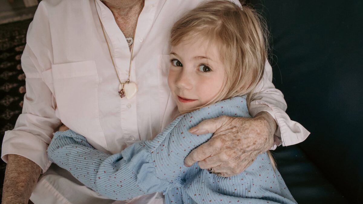 Himbeer Magazin Dezember 2025-Januar 2026: Titelgeschichte Über Die Bedeutung Der Bindung Und Nähe Zwischen Großeltern Und Enkelkindern