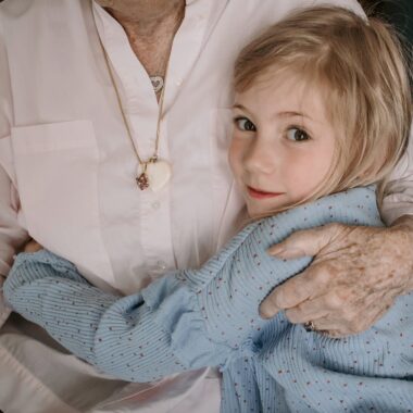 Himbeer Magazin Dezember 2025-Januar 2026: Titelgeschichte Über Die Bedeutung Der Bindung Und Nähe Zwischen Großeltern Und Enkelkindern