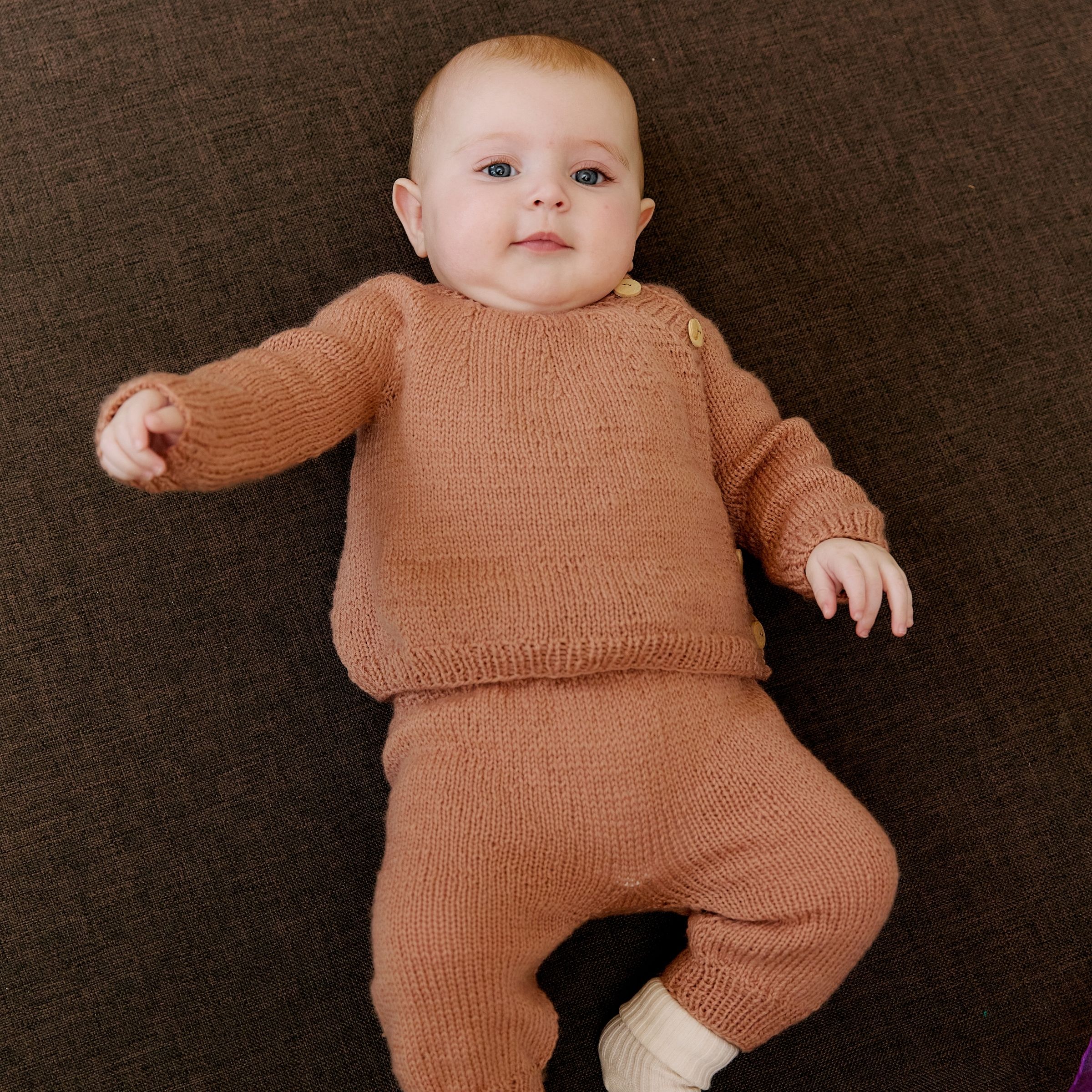 Niedliche Babyjacke Stricken // Himbeer