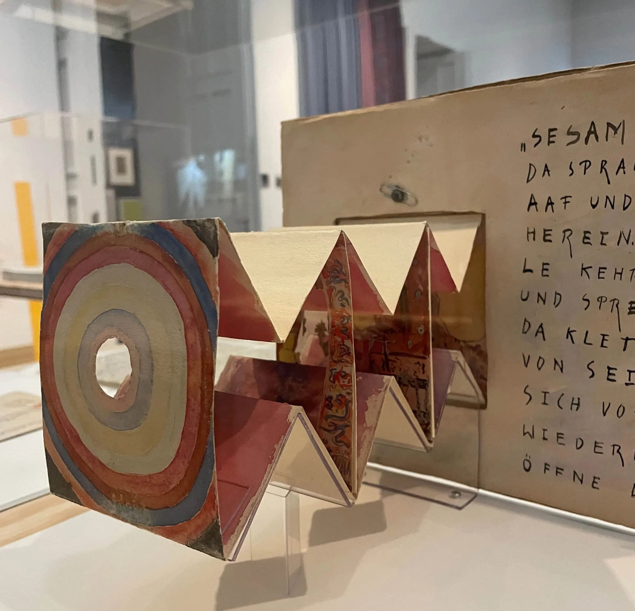 Sonntagswerkstatt In Der Ausstellung „Out Of The Box – 75 Jahre Archiv Der Akademie Der Künste“ // Himbeer