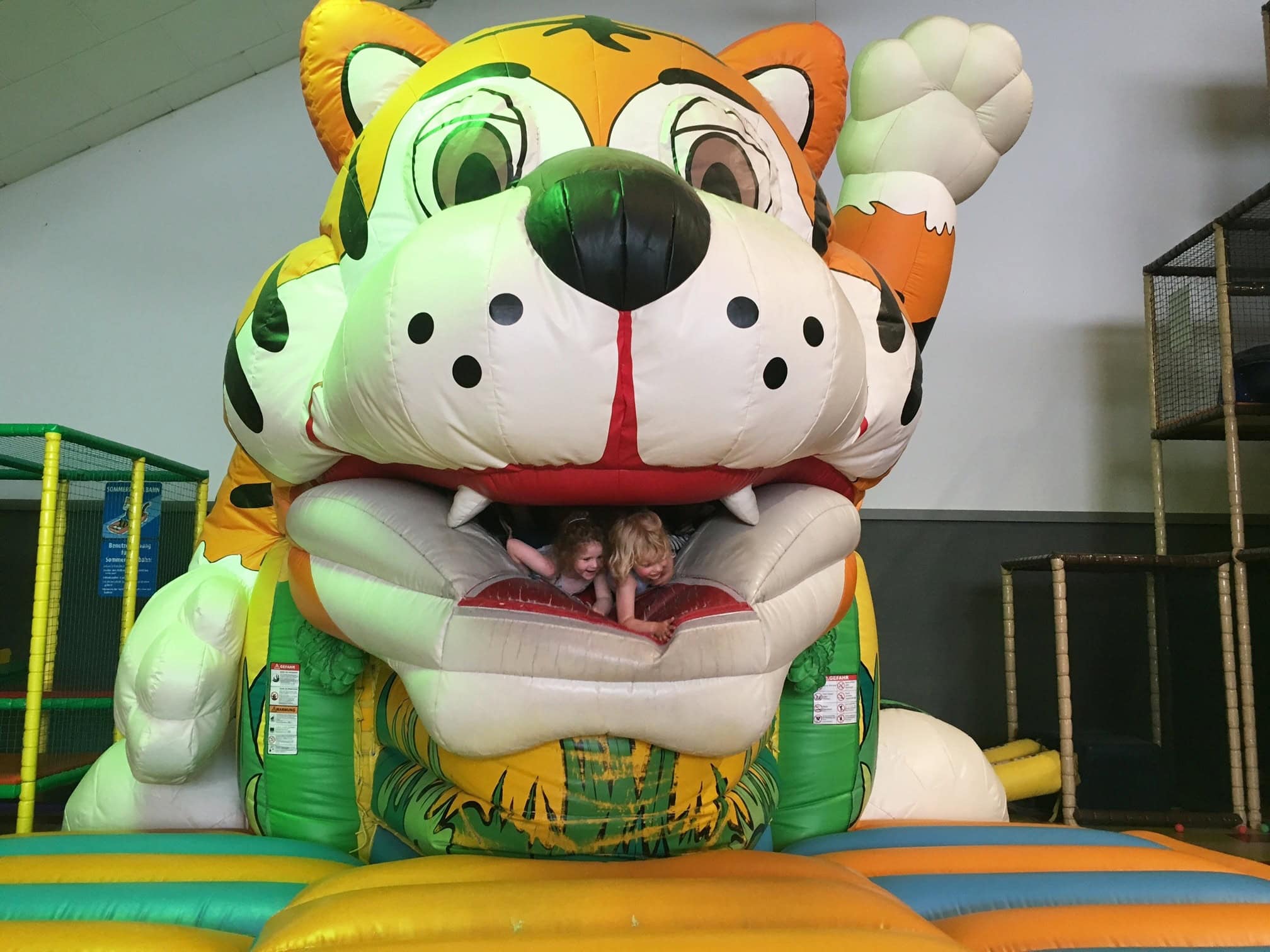 Spaß In Tommys Tobewelt // Himbeer