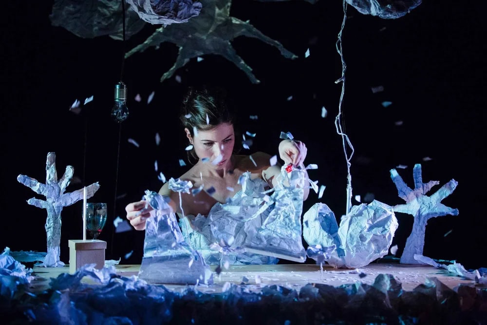 „Niyar“ Im Theater Der Kleinen Form // Himbeer