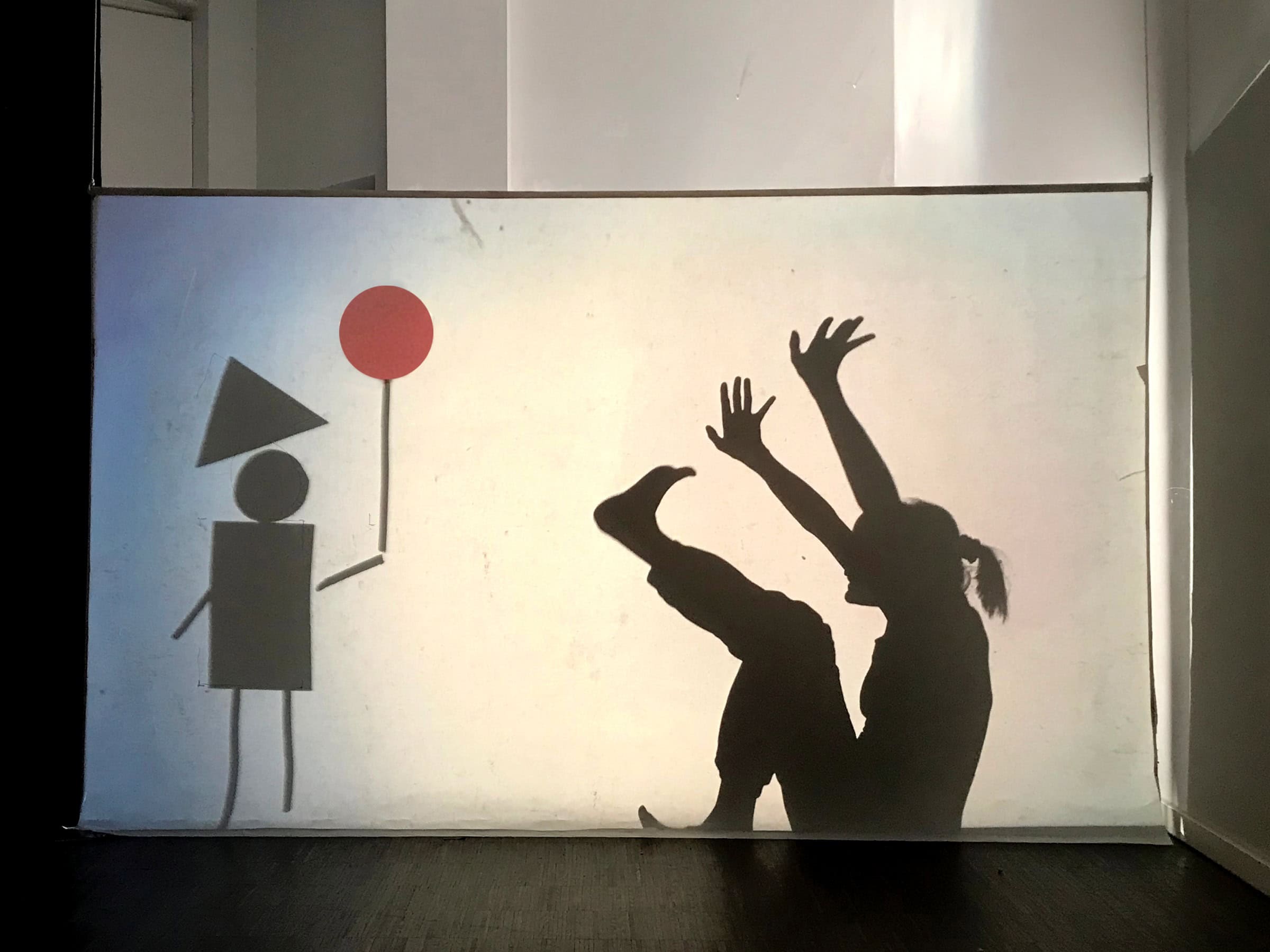 Performance Mit Schatten Und Tanz Für Kinder Ab Zwei Jahren Im Theater O.n. // Himbeer