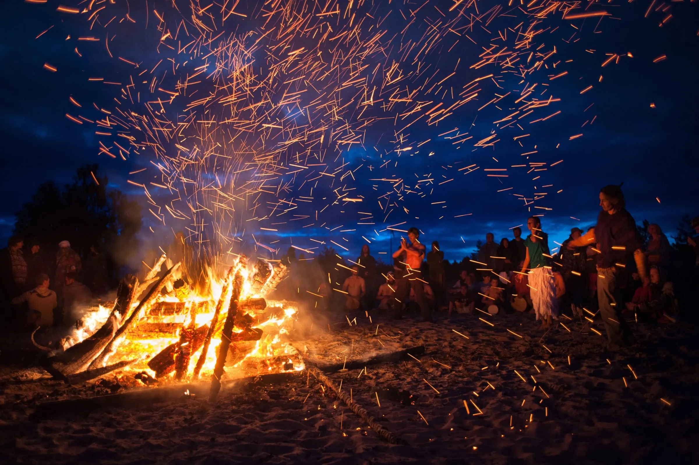 Osterfeuer Und Saisoneröffnung Im Natur Park Schöneberger Südgelände // Himbeer