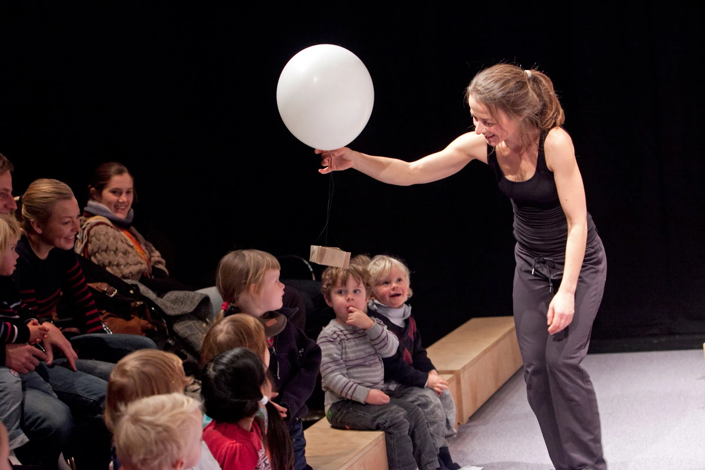 Mini-Tipps Im April: Aneinander-Vorbei Im Grips Theater // Himbeer