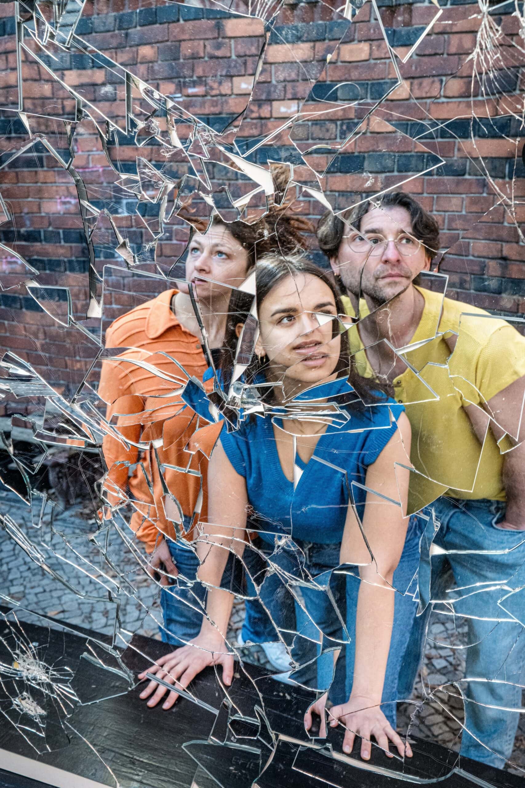 Theaterpremiere „Splitter“ Im Theater Strahl // Himbeer