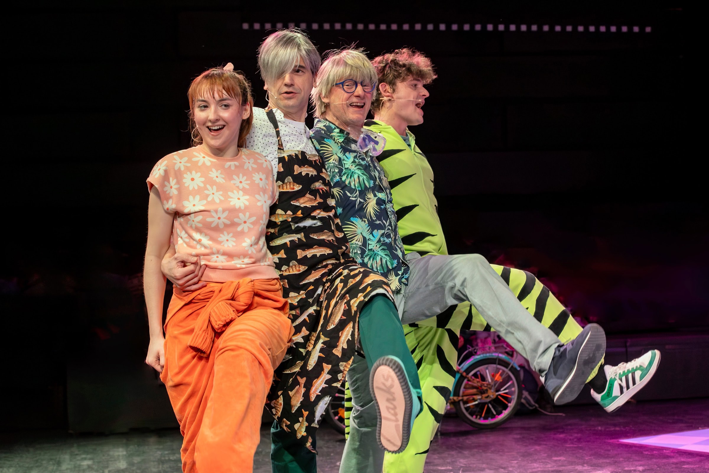 Grips Theater, „Laura Wr Hier“, Familienstück Und Bastelaktion // Himbeer