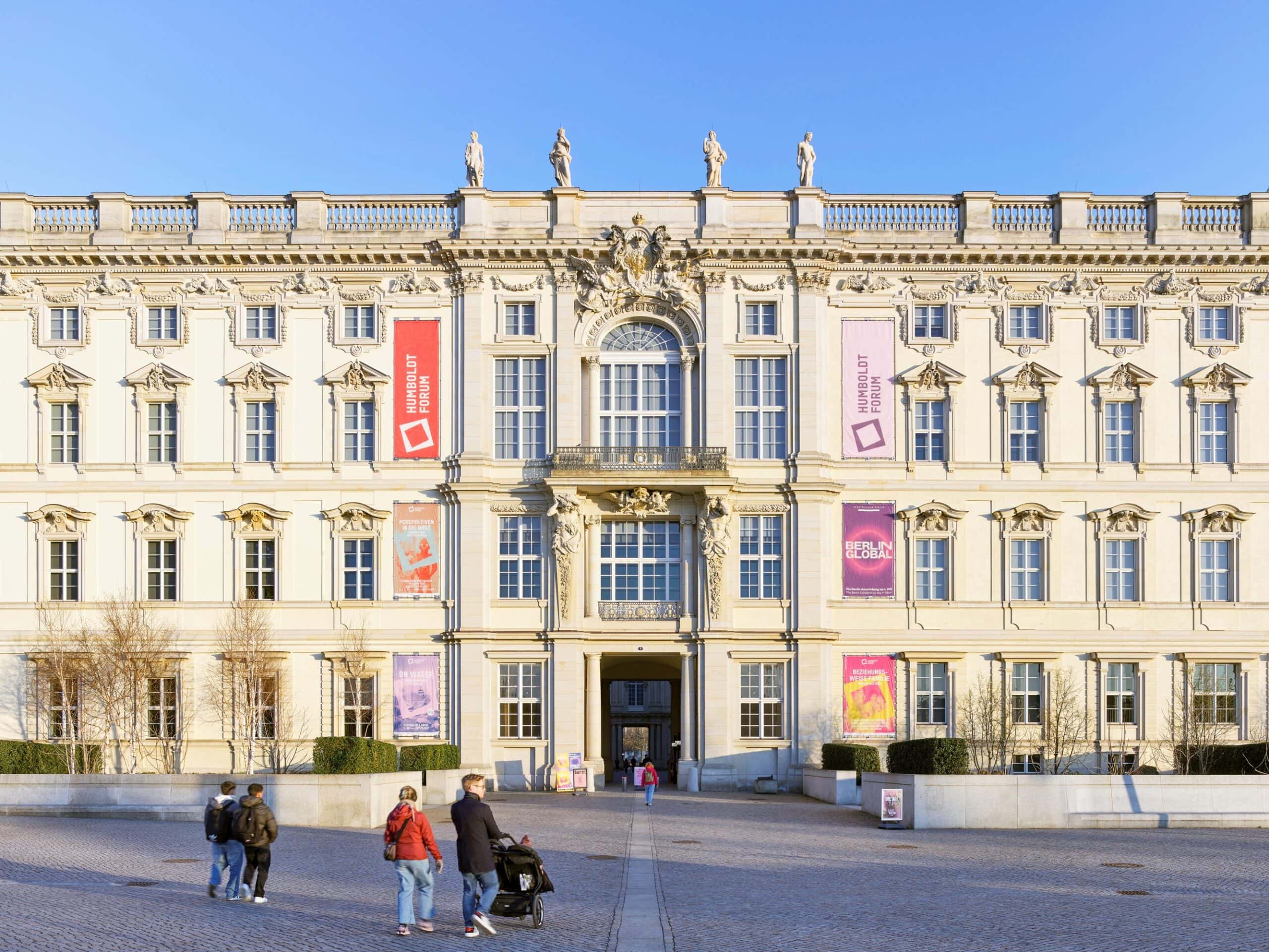 Humboldt Forum // Himbeer