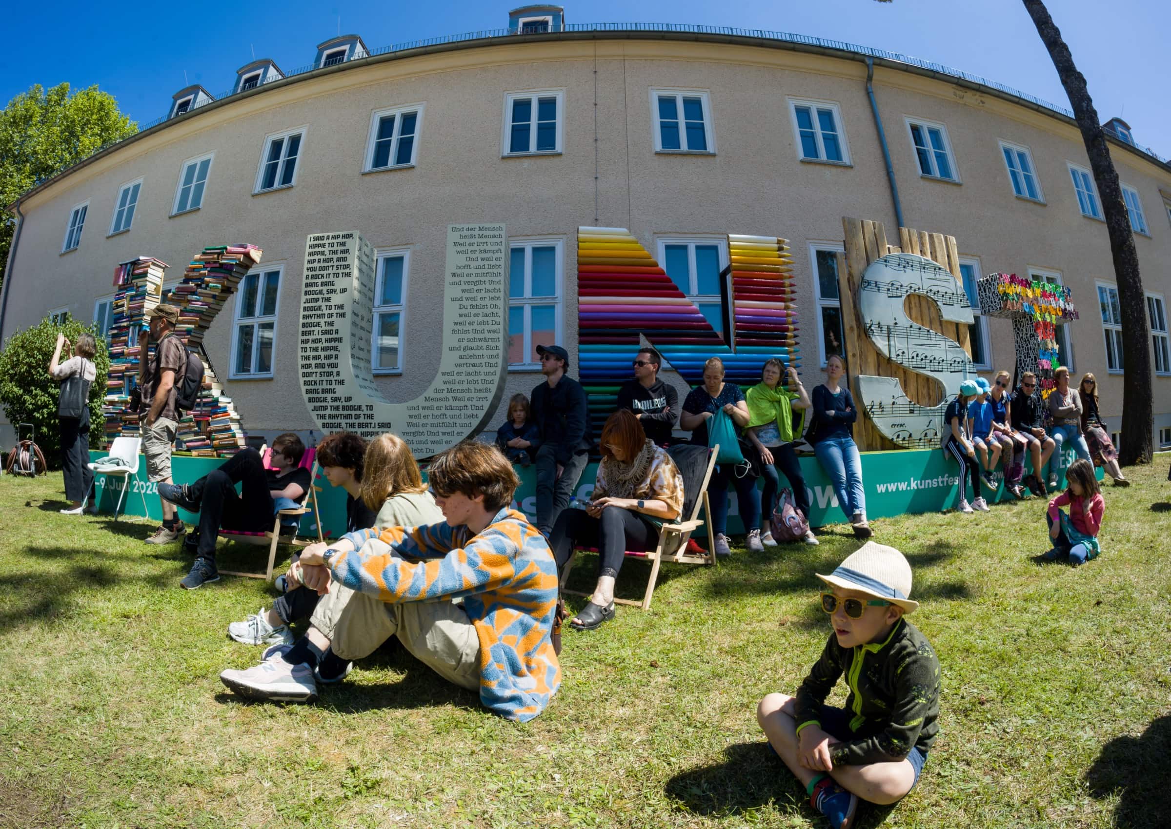 Kunstfest Pankow Im Schloss Schönhausen, Zweite Juniwochenende // Himbeer