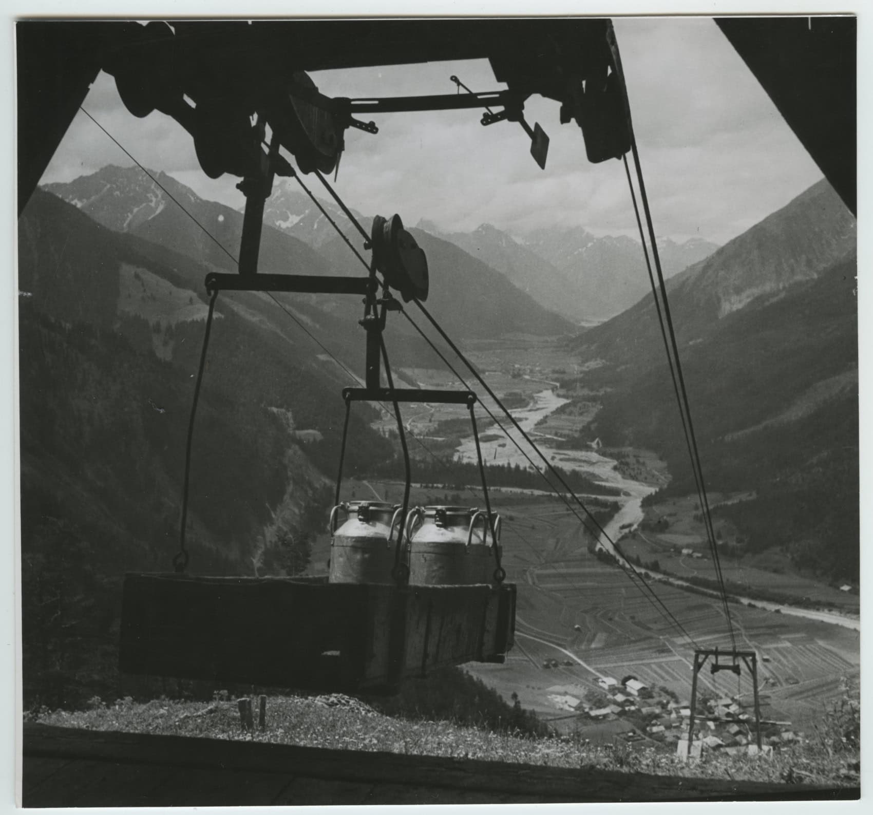 Die Berge Tirols - Ausstellung Im Museum Europäischer Kulturen Berlin Mek: Milchseilbahn // Himbeer