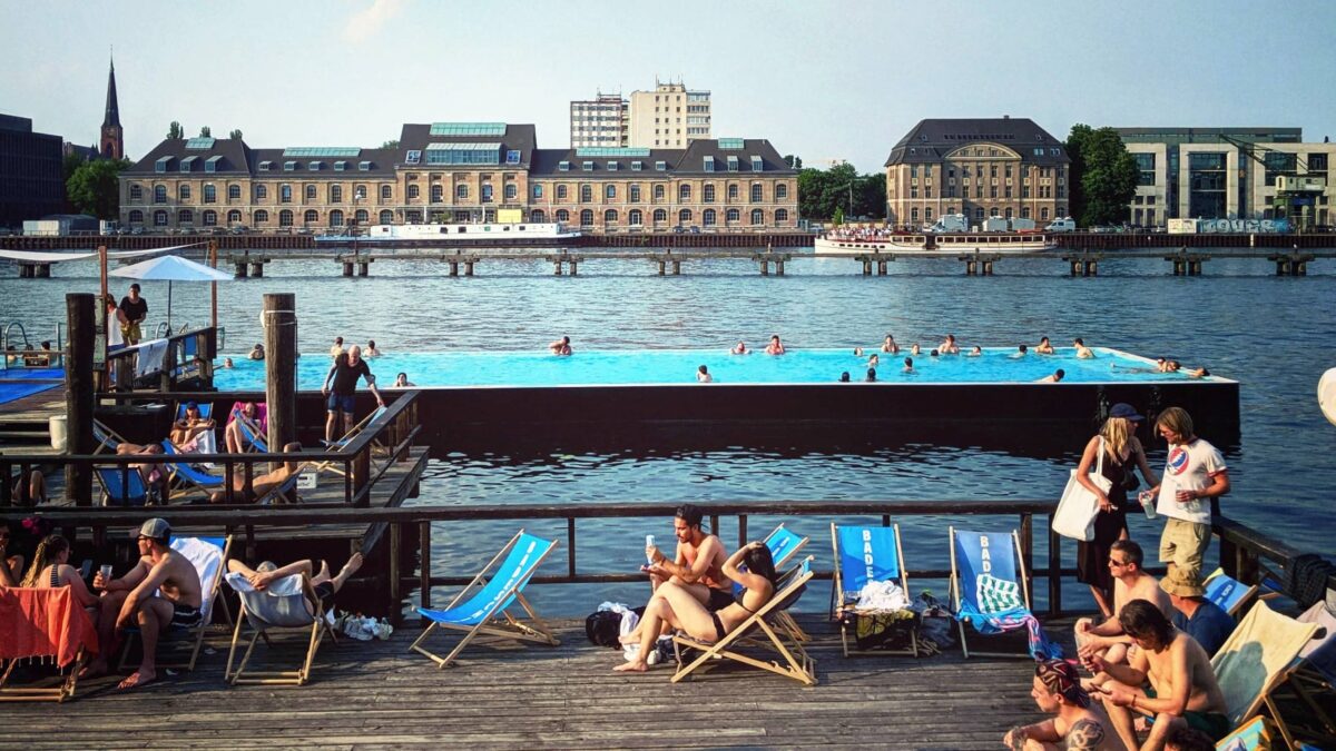 Badeschiff Auf Der Spree – Berlin Im August // Himbeer