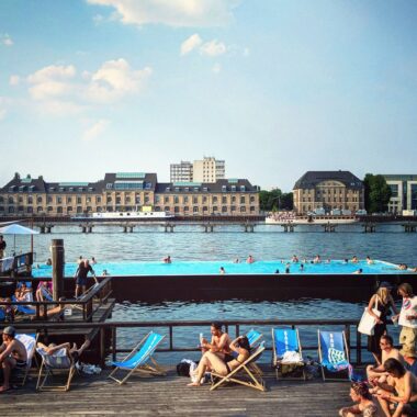 Badeschiff Auf Der Spree – Berlin Im August // Himbeer