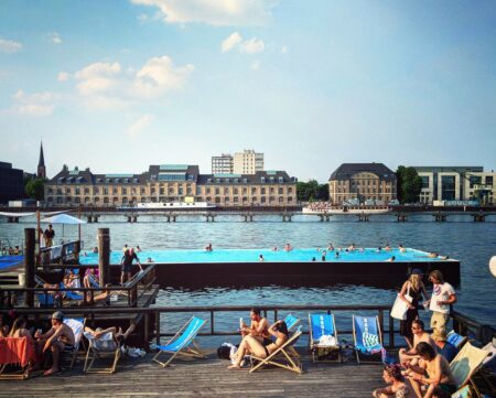 Badeschiff Auf Der Spree – Berlin Im August // Himbeer