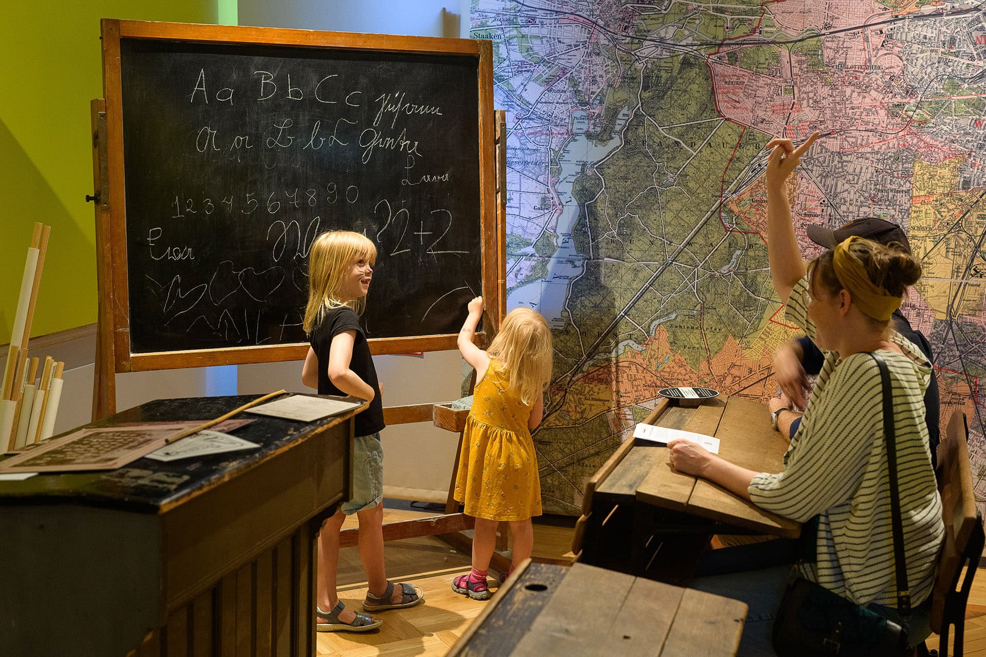 Familien-Sonntag Im Nikolaiviertel Mit Schule Wie Zur Kaiserzeit / Berlin Museum // Himbeer