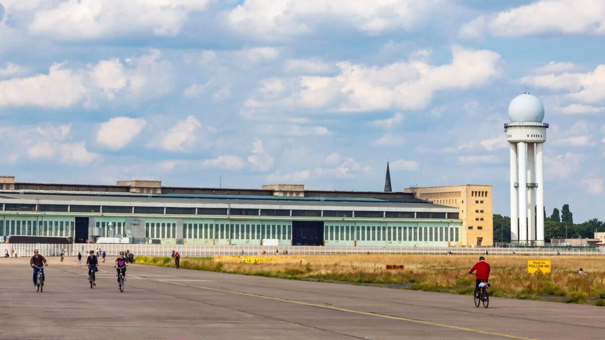 Tempelhofer Feld – Berlin Im September // Himbeer